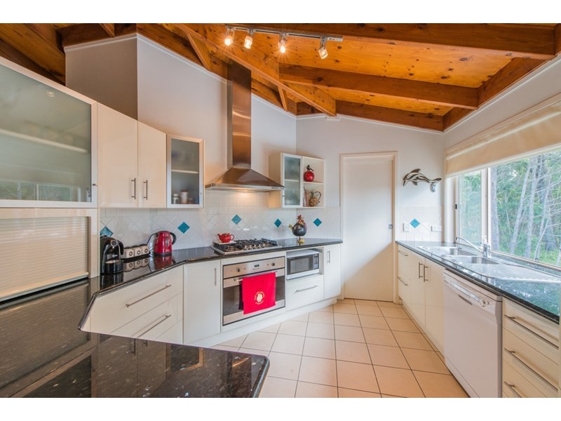 6 Chettle Street, Amity Point QLD 4183