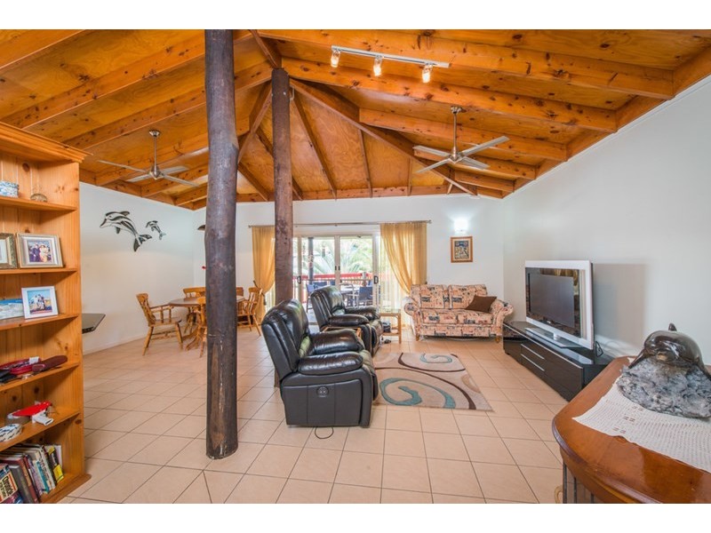 6 Chettle Street, Amity Point QLD 4183