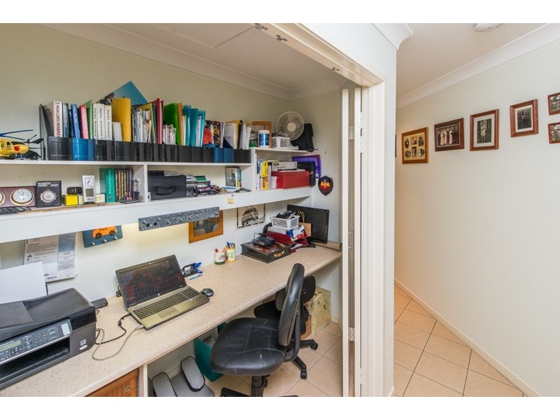 6 Chettle Street, Amity Point QLD 4183