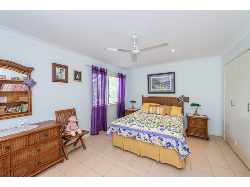 6 Chettle Street, Amity Point QLD 4183