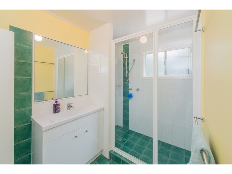 6 Chettle Street, Amity Point QLD 4183