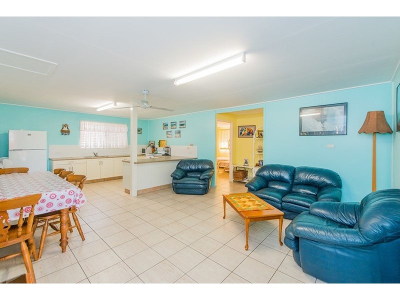 6 Chettle Street, Amity Point QLD 4183