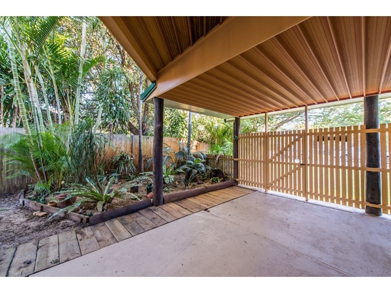 6 Chettle Street, Amity Point QLD 4183