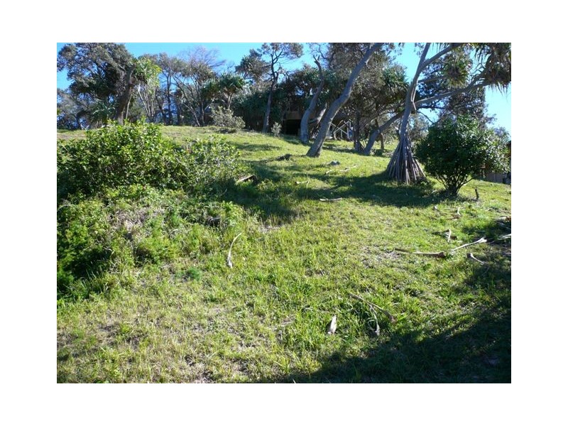 2 Samarinda Way, Point Lookout QLD 4183