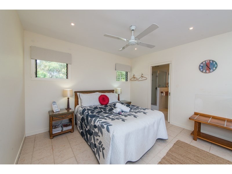 26 Cumming Parade, Point Lookout QLD 4183