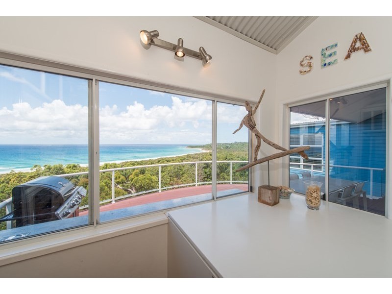 43 Tramican Street, Point Lookout QLD 4183