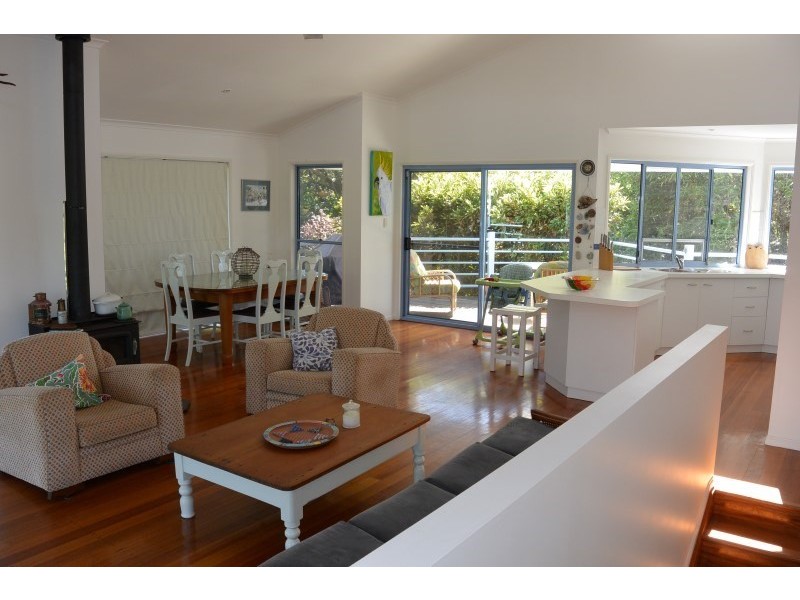 11 Booran Street, Point Lookout QLD 4183
