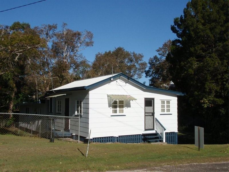 4 Millers Lane, Amity Point QLD 4183