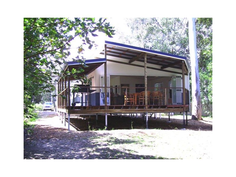 21 Ballow Street, Amity Point QLD 4183