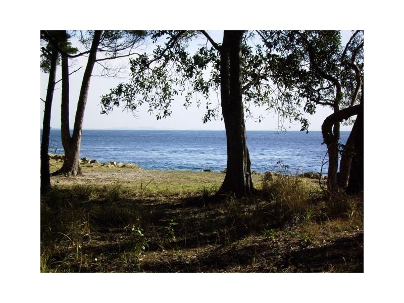 21 Ballow Street, Amity Point QLD 4183