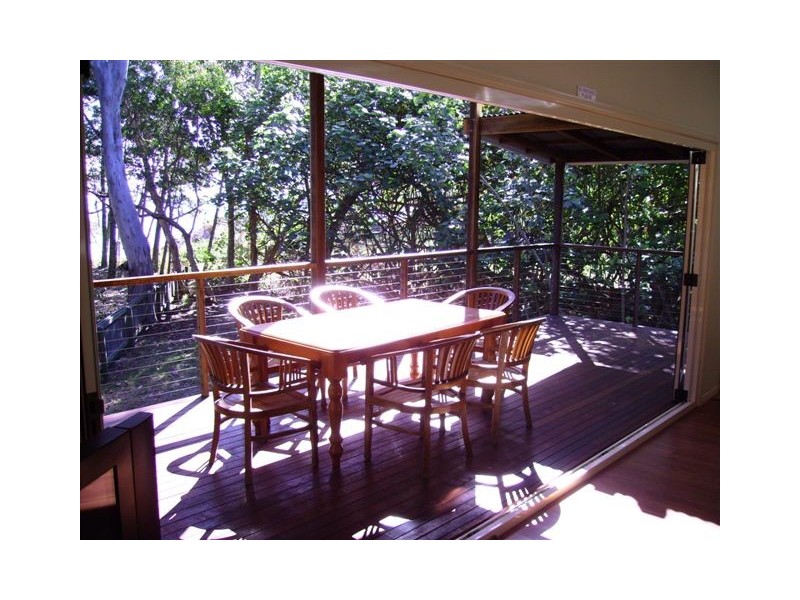 21 Ballow Street, Amity Point QLD 4183