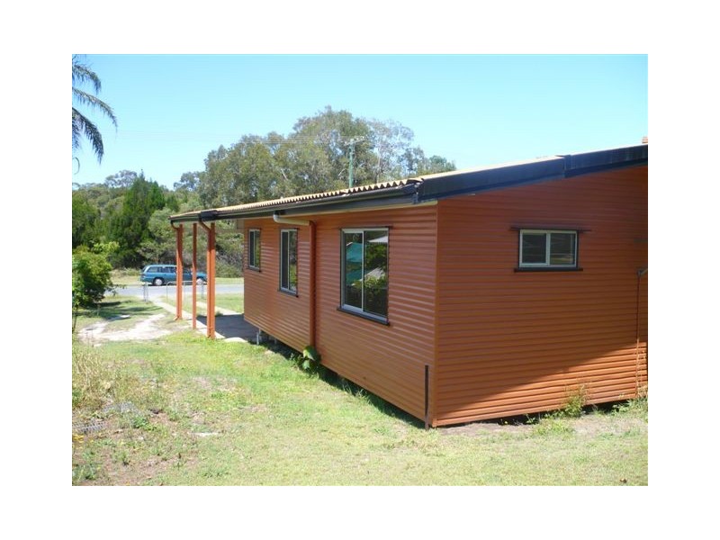 18 Barton Street, Dunwich QLD 4183