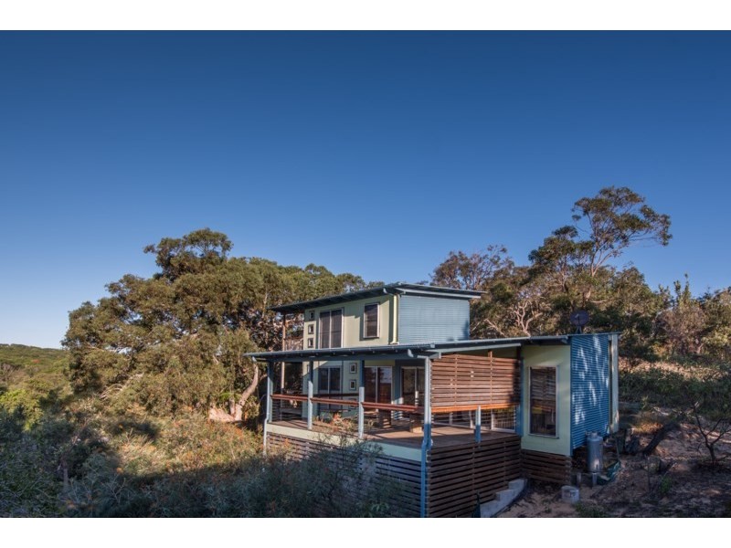 42 Cumming Parade, Point Lookout QLD 4183