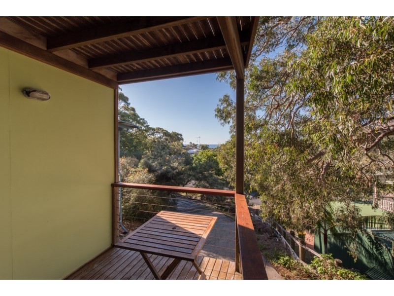 42 Cumming Parade, Point Lookout QLD 4183