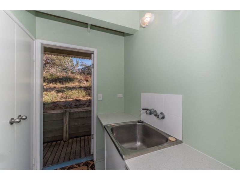 42 Cumming Parade, Point Lookout QLD 4183