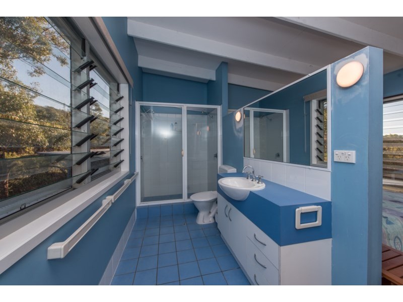 42 Cumming Parade, Point Lookout QLD 4183