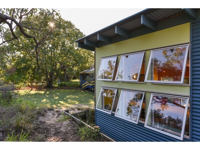 42 Cumming Parade, Point Lookout QLD 4183