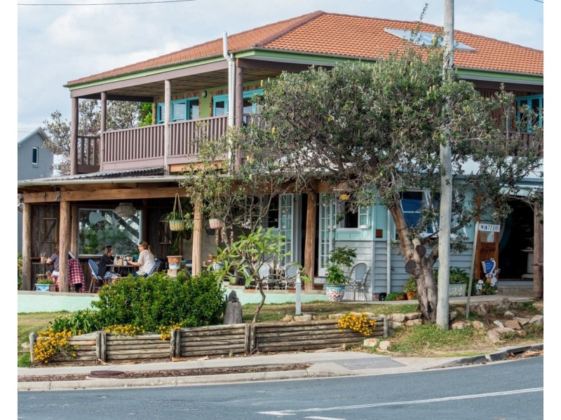 27 Mooloomba Road, Point Lookout QLD 4183