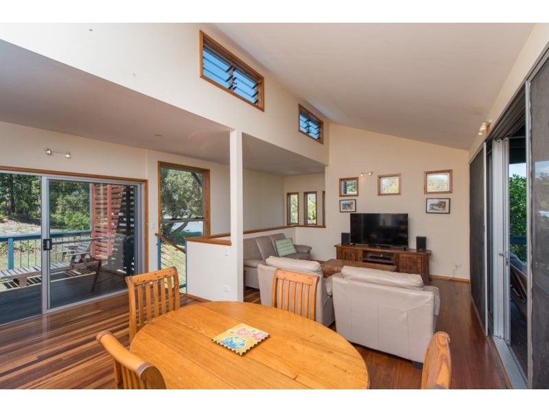 18 Merinda Crescent, Point Lookout QLD 4183
