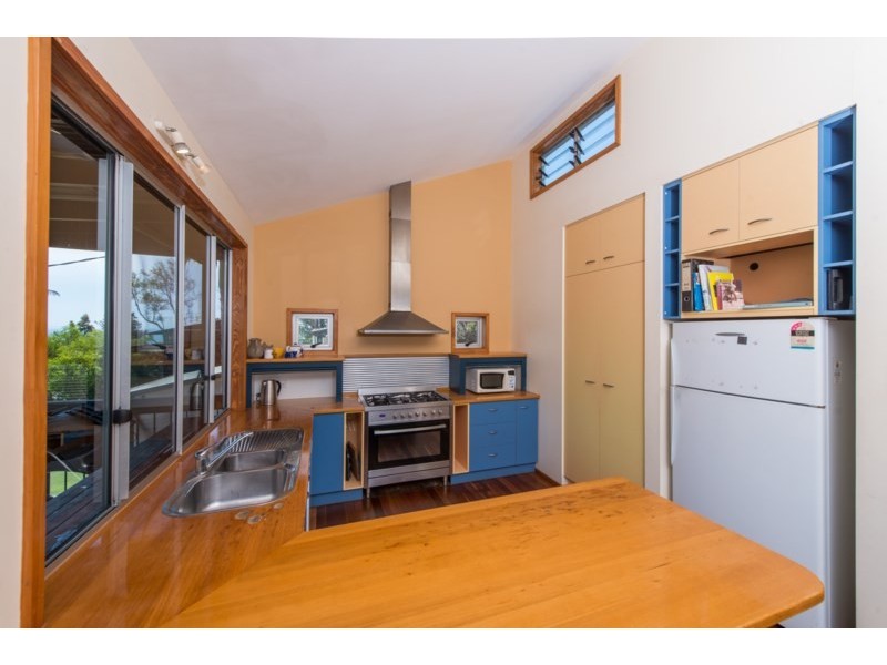 18 Merinda Crescent, Point Lookout QLD 4183