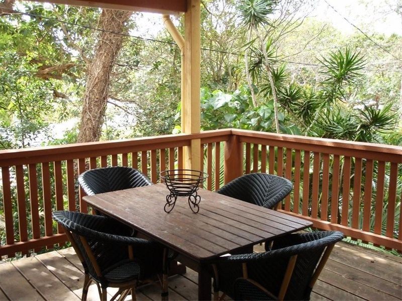 6 Bigoon Road, Point Lookout QLD 4183