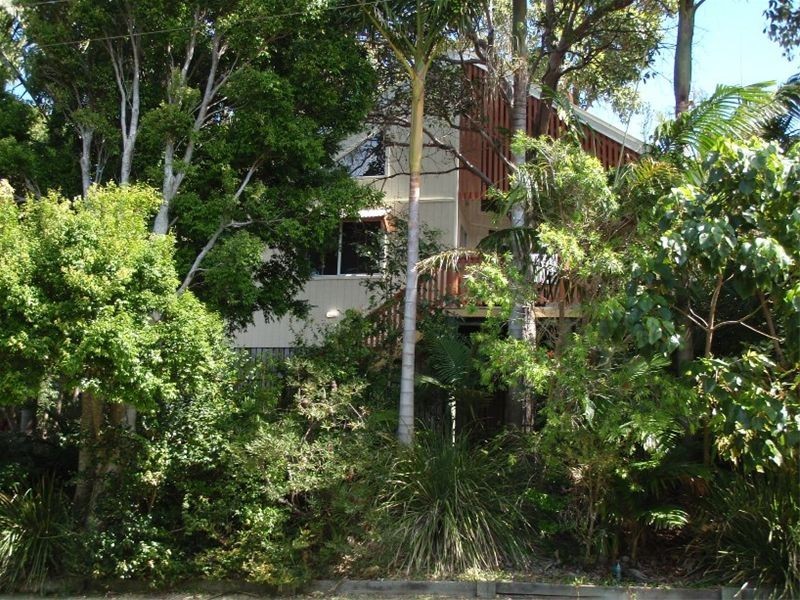 6 Bigoon Road, Point Lookout QLD 4183