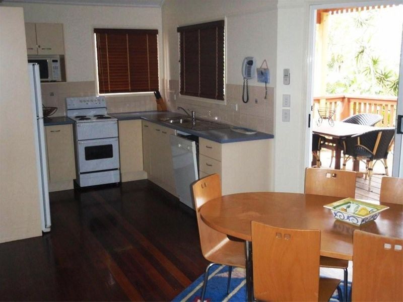 6 Bigoon Road, Point Lookout QLD 4183