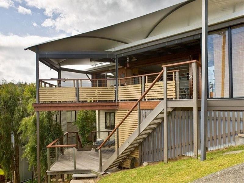 17 George Nothling Drive, Point Lookout QLD 4183