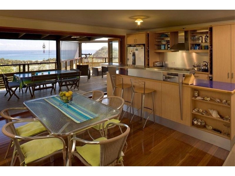 17 George Nothling Drive, Point Lookout QLD 4183