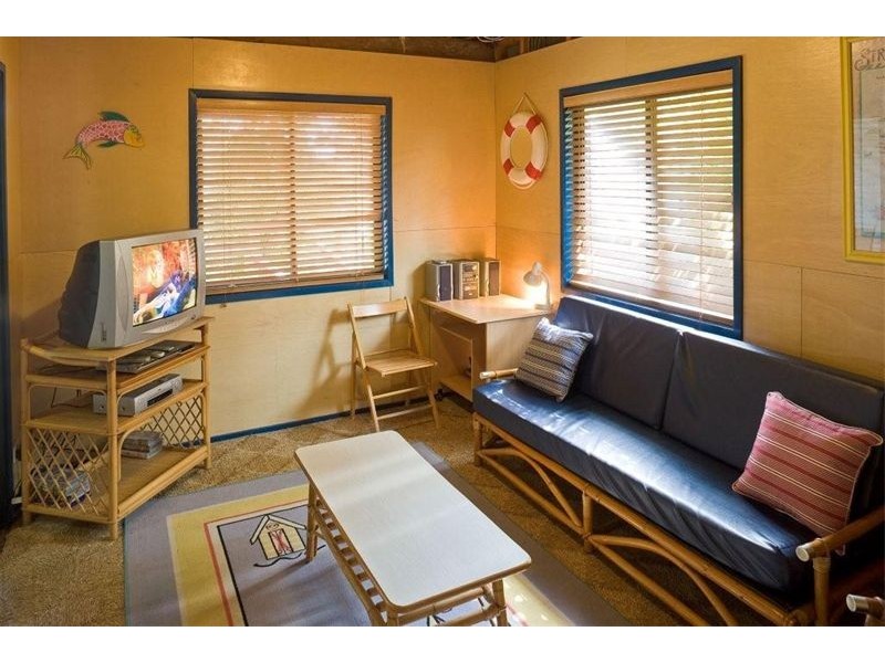 17 George Nothling Drive, Point Lookout QLD 4183