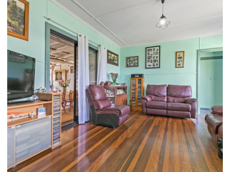 4 Logan Crescent, Dunwich QLD 4183