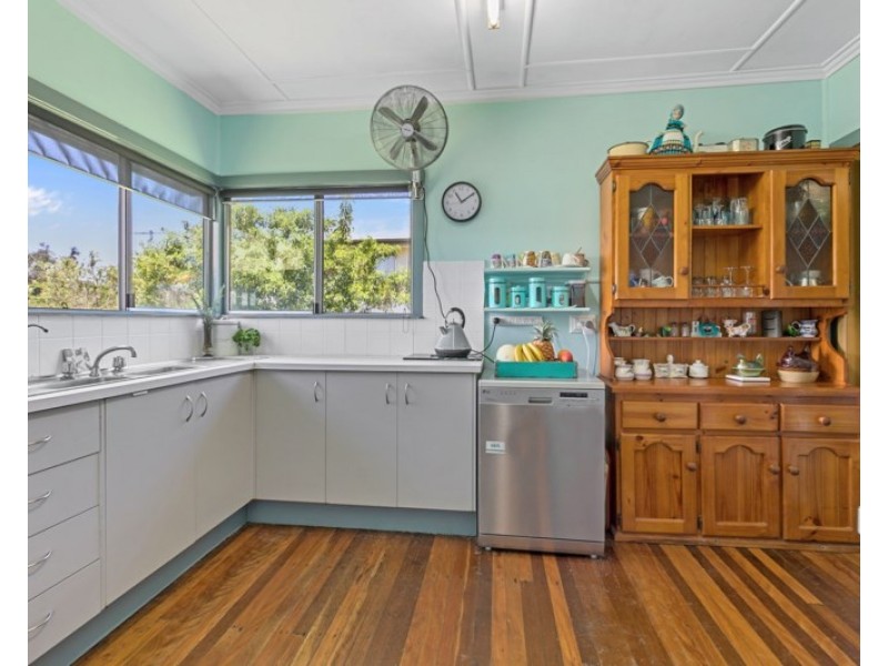 4 Logan Crescent, Dunwich QLD 4183