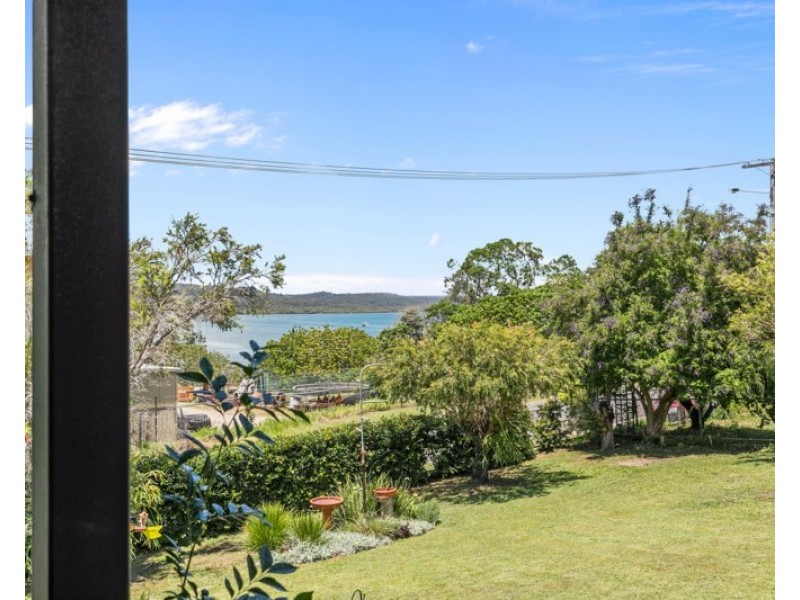 4 Logan Crescent, Dunwich QLD 4183