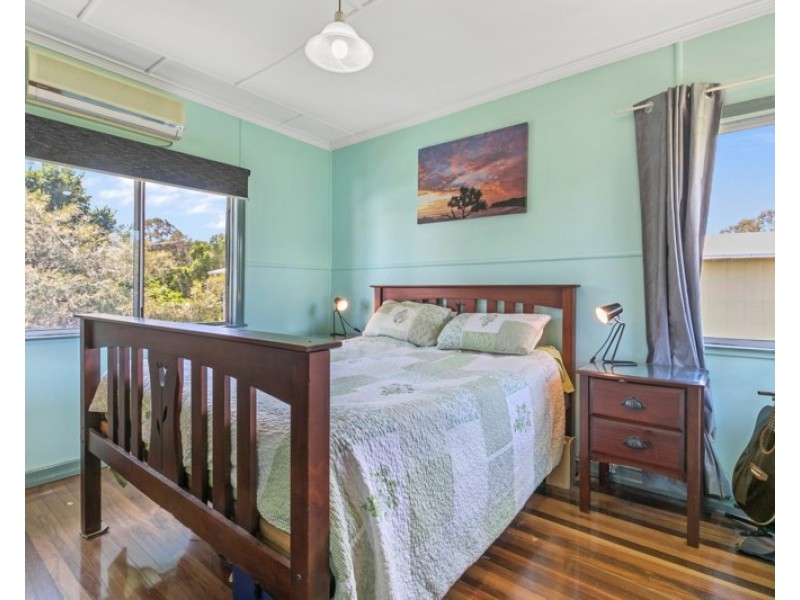 4 Logan Crescent, Dunwich QLD 4183