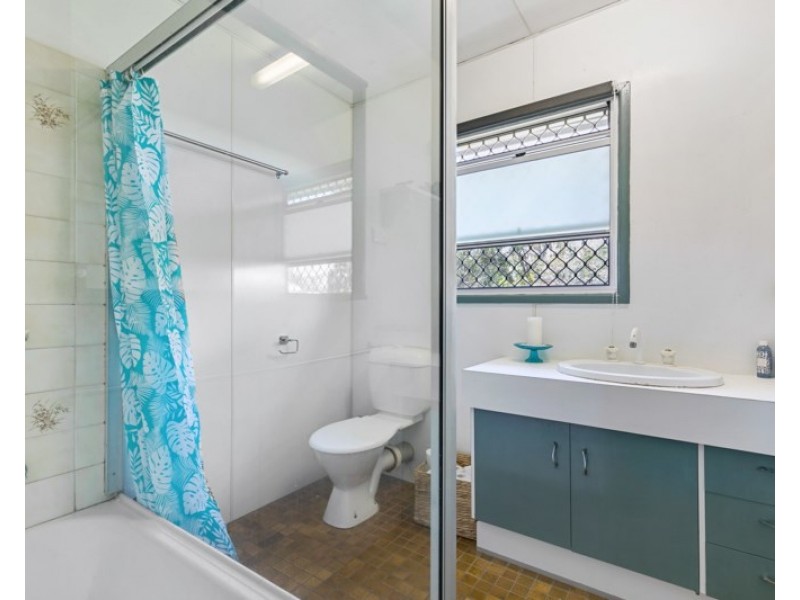 4 Logan Crescent, Dunwich QLD 4183