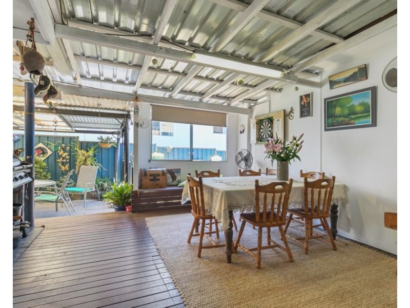 4 Logan Crescent, Dunwich QLD 4183