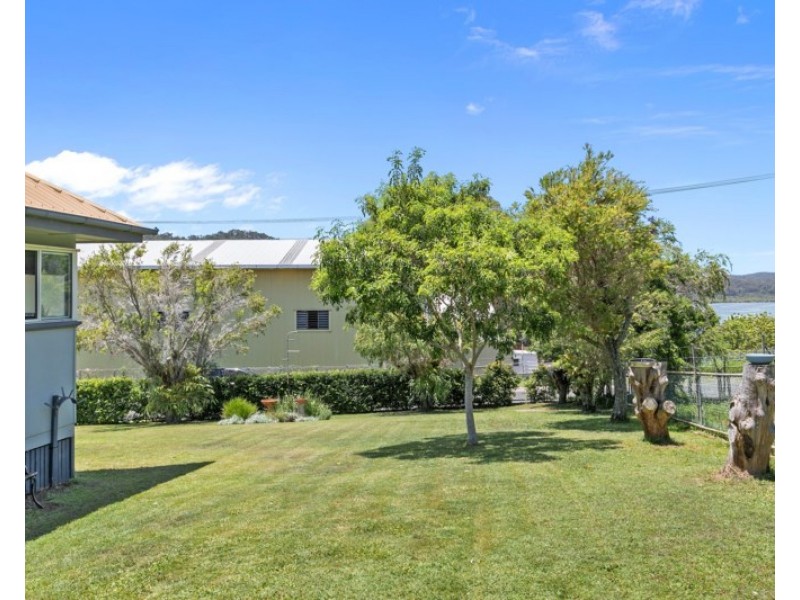 4 Logan Crescent, Dunwich QLD 4183