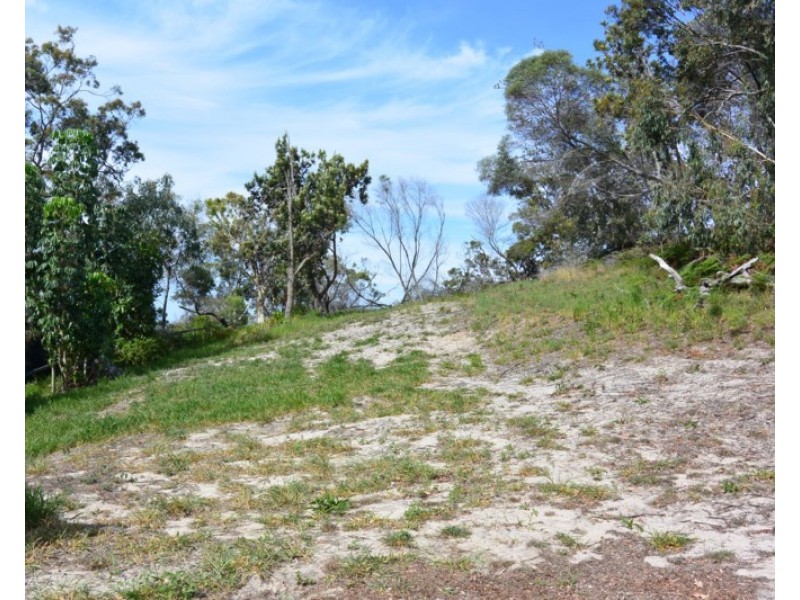 85 Tramican Street, Point Lookout QLD 4183