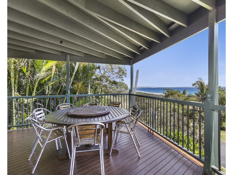 4 Merinda Crescent, Point Lookout QLD 4183