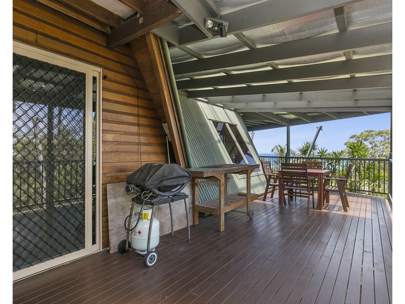 4 Merinda Crescent, Point Lookout QLD 4183
