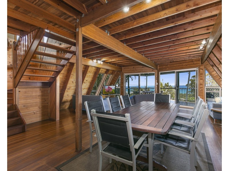 4 Merinda Crescent, Point Lookout QLD 4183