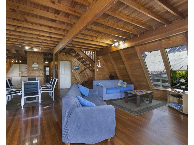 4 Merinda Crescent, Point Lookout QLD 4183