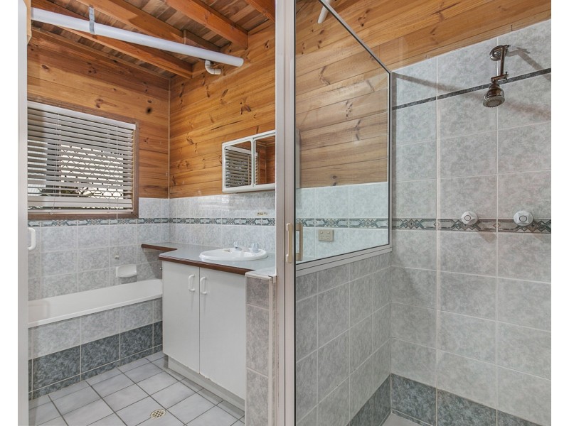 4 Merinda Crescent, Point Lookout QLD 4183