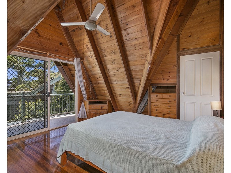 4 Merinda Crescent, Point Lookout QLD 4183