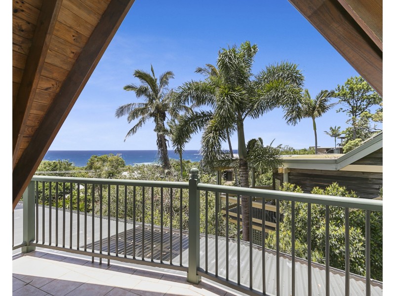 4 Merinda Crescent, Point Lookout QLD 4183
