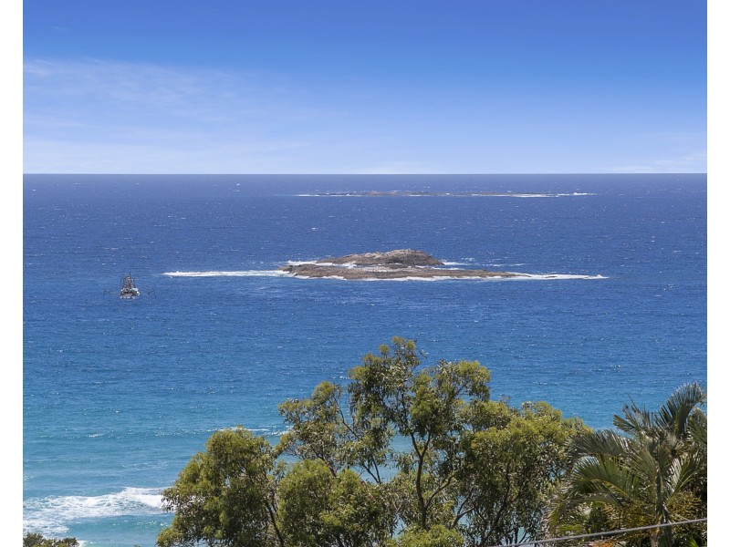 4 Merinda Crescent, Point Lookout QLD 4183