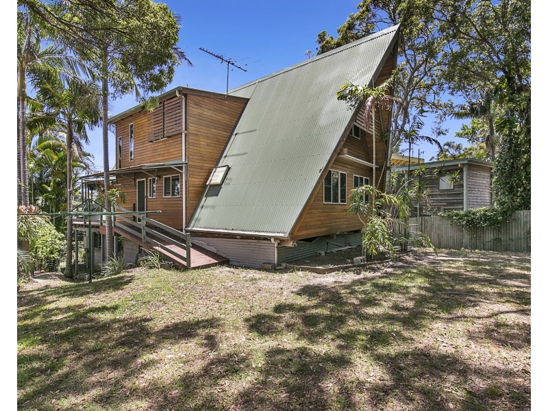 4 Merinda Crescent, Point Lookout QLD 4183