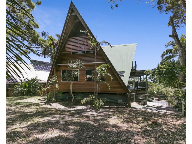 4 Merinda Crescent, Point Lookout QLD 4183