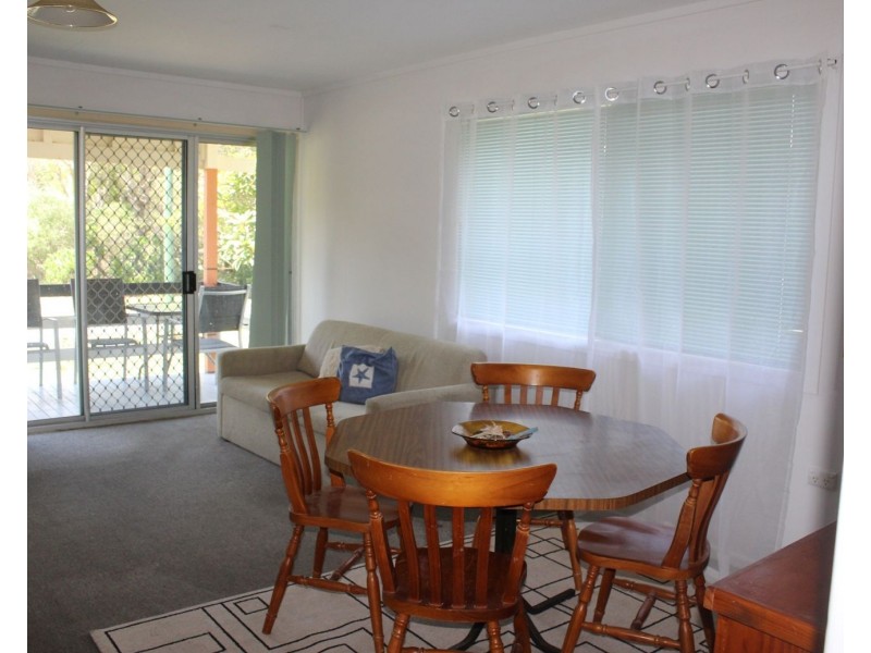 18 Barton Street, Dunwich QLD 4183