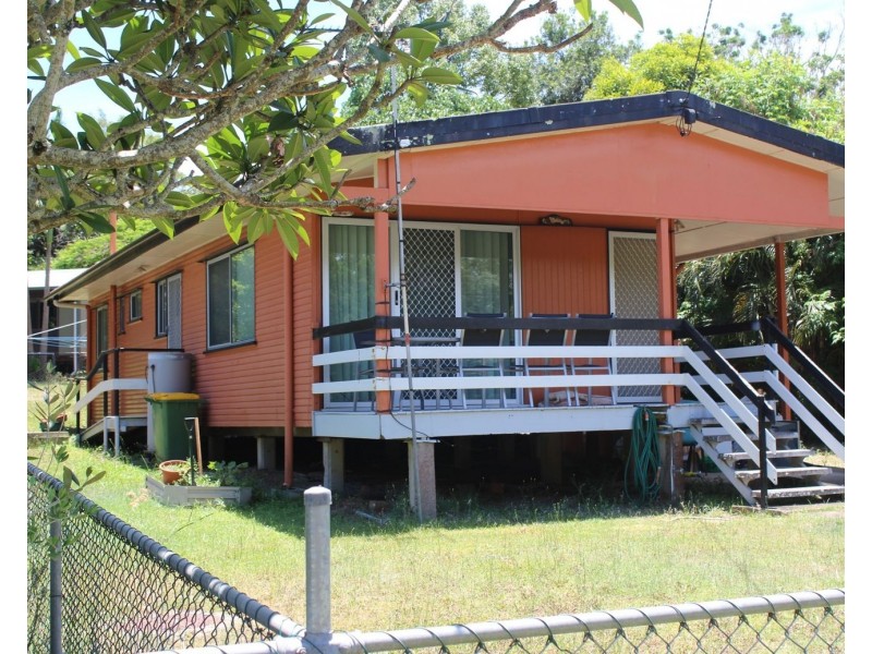 18 Barton Street, Dunwich QLD 4183